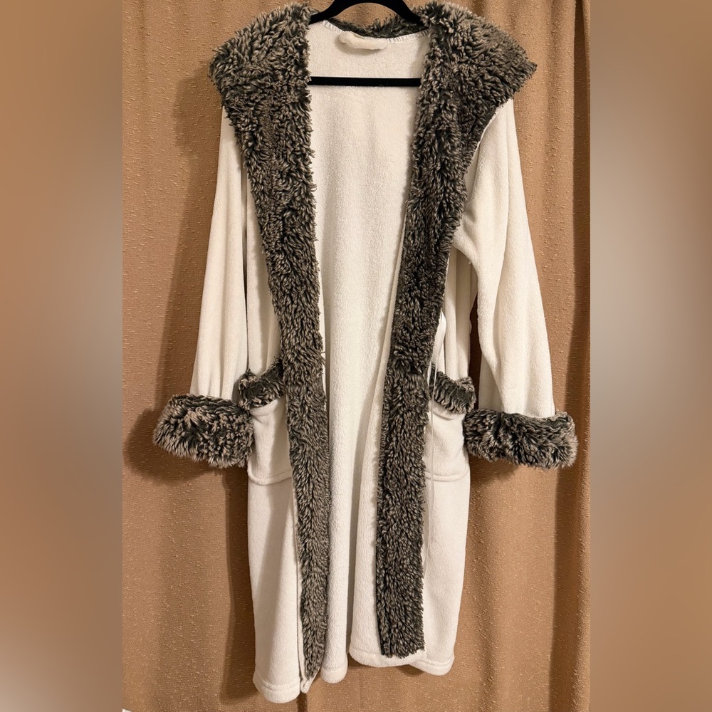 POTTERYBARN Faux Fur Hooded Robe